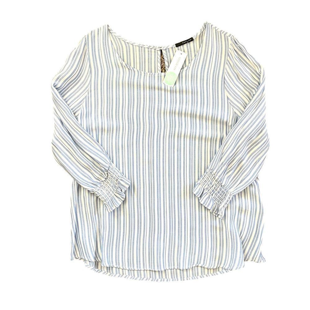NWT
STITCH FIX DAVINIA Smocked Detail Top Blue White Size Large